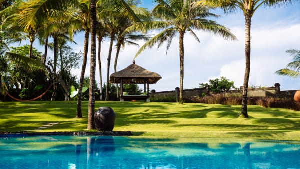 Villa Semarapura - Garden bale in the left hand corner of the property